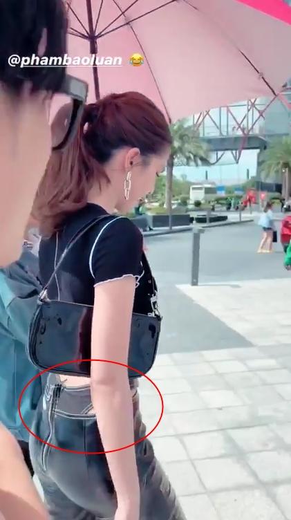 Chi Pu học theo Ngọc Trinh và Vũ Khắc Tiệp lối ăn mặc như lộ nội y-4