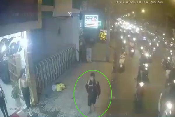 Xin mẹ 150 ngàn đồng đi chơi Trung Thu không được, con dùng dao cắt cổ mẹ-2