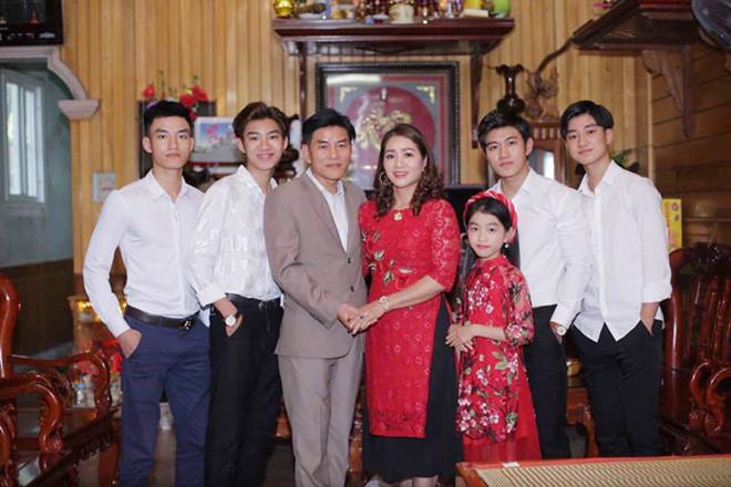 4 anh em Nghệ An và các gia đình nhiều thành viên nổi tiếng trên mạng-1