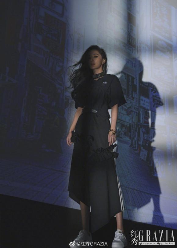 Bị ghét nhất Cbiz, Dương Mịch vẫn thoải mái diện váy xẻ cao, khoe chân thon dài đẹp hết phần thiên hạ-5