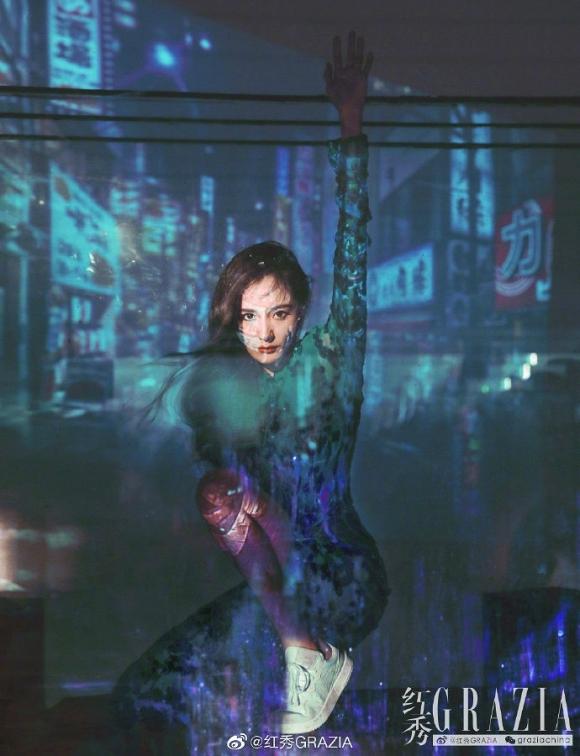 Bị ghét nhất Cbiz, Dương Mịch vẫn thoải mái diện váy xẻ cao, khoe chân thon dài đẹp hết phần thiên hạ-6