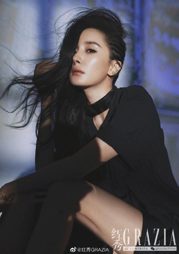 Bị ghét nhất Cbiz, Dương Mịch vẫn thoải mái diện váy xẻ cao, khoe chân thon dài đẹp hết phần thiên hạ-7