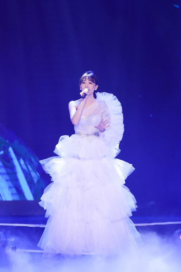 Học Hà Hồ: Đông Nhi, Hari Won cũng dùng chiêu biến hóa váy 2 in 1 xuất sắc-4