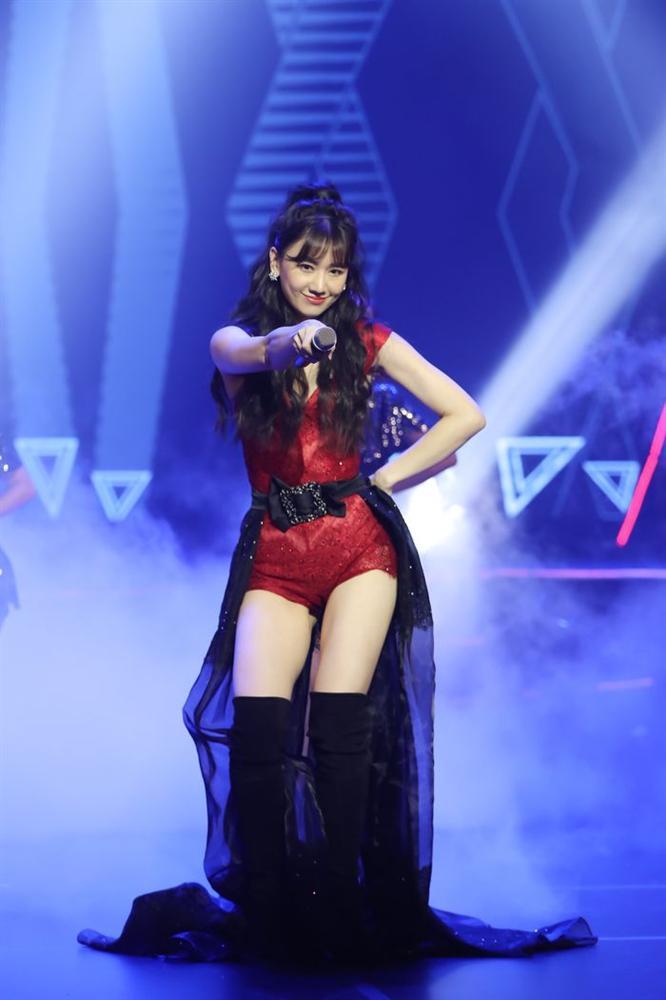 Học Hà Hồ: Đông Nhi, Hari Won cũng dùng chiêu biến hóa váy 2 in 1 xuất sắc-7