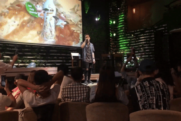 Nhìn phản ứng thờ ơ của khán giả khi Khánh Phương hát live 'Sóng Gió', dân mạng 'thảo mai' khen Jack hết lời
