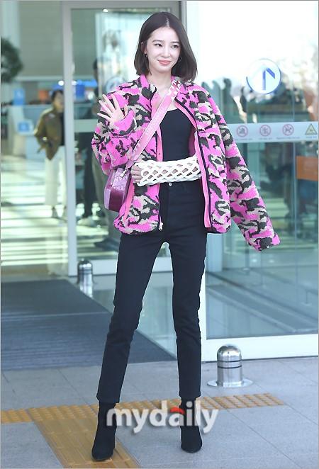 Rosé BlackPink, Suzy, Jessica... đọ thời trang sân bay siêu chất khi lên đường dự Paris Fashion Week-10