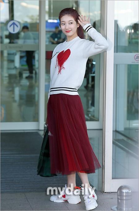 Rosé BlackPink, Suzy, Jessica... đọ thời trang sân bay siêu chất khi lên đường dự Paris Fashion Week-4