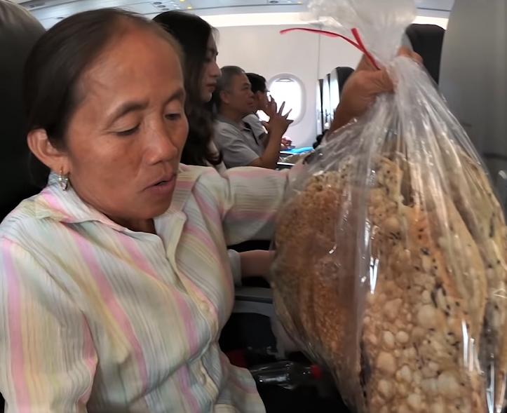 Tham gia Thách Thức Danh Hài, bà Tân Vlog làm người xem nháo nhào với phát ngôn: Bà làm vlog thiếu gì tiền-2