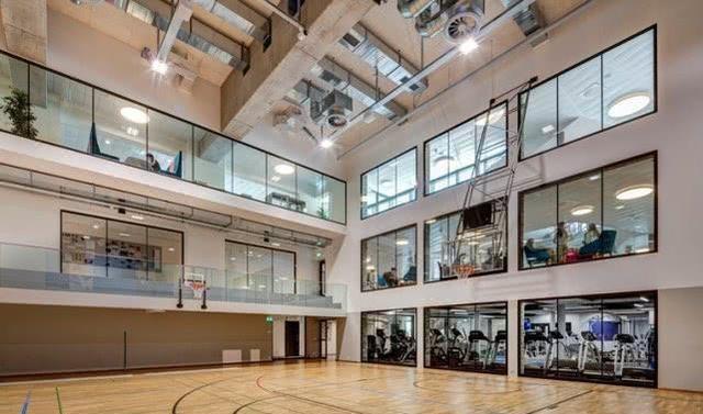 Con gái hở hàm ếch của Vương Phi theo học trường quý tộc ở Thụy Sĩ, học phí gần 3 tỷ/ năm-2