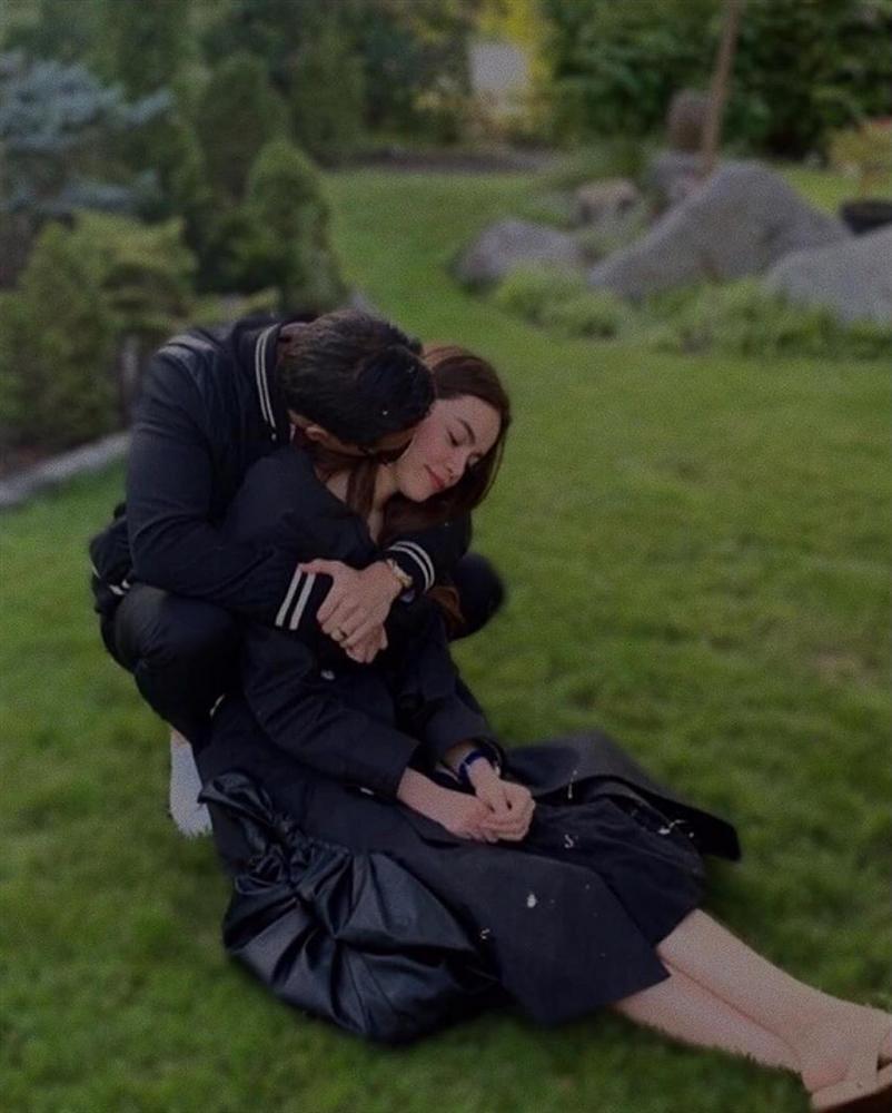 Lộ ảnh Kim Lý và Hồ Ngọc Hà ôm hôn tình tứ trên máy bay đông người-9