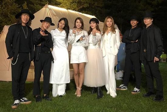 Lee Hyori mặc áo dài trắng trong lần hiếm hoi trở lại