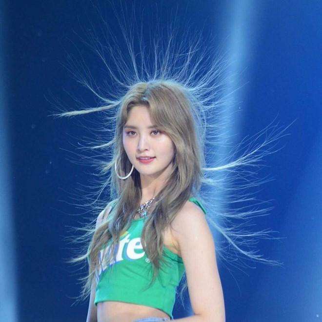 Tóc của dàn sao Hàn trông như đống rơm vì tẩy quá nhiều lần-4