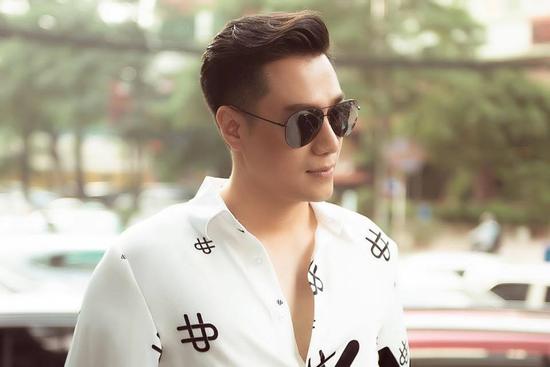 Việt Anh thiếu kiểm soát, phản ứng hằn học với đám đông để được gì?