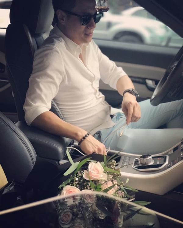 Khi được hỏi lý do bán xe, Việt Anh cho biết anh đang cần tiền để đầu tư kinh doanh.