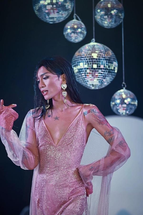 Hải Triều được BB Trần photoshop quá tay trong parody Đi đu đưa đi, xem hình gốc fan không đỡ nổi độ lầy-3