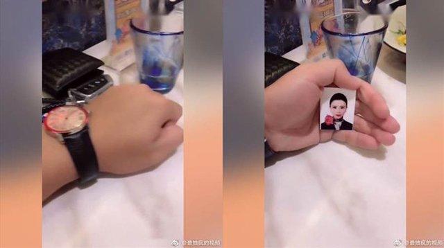 Nóng lòng gặp nữ tiếp viên hàng không quen qua mạng, chàng trai lại muốn bỏ về khi người thương lộ diện-1