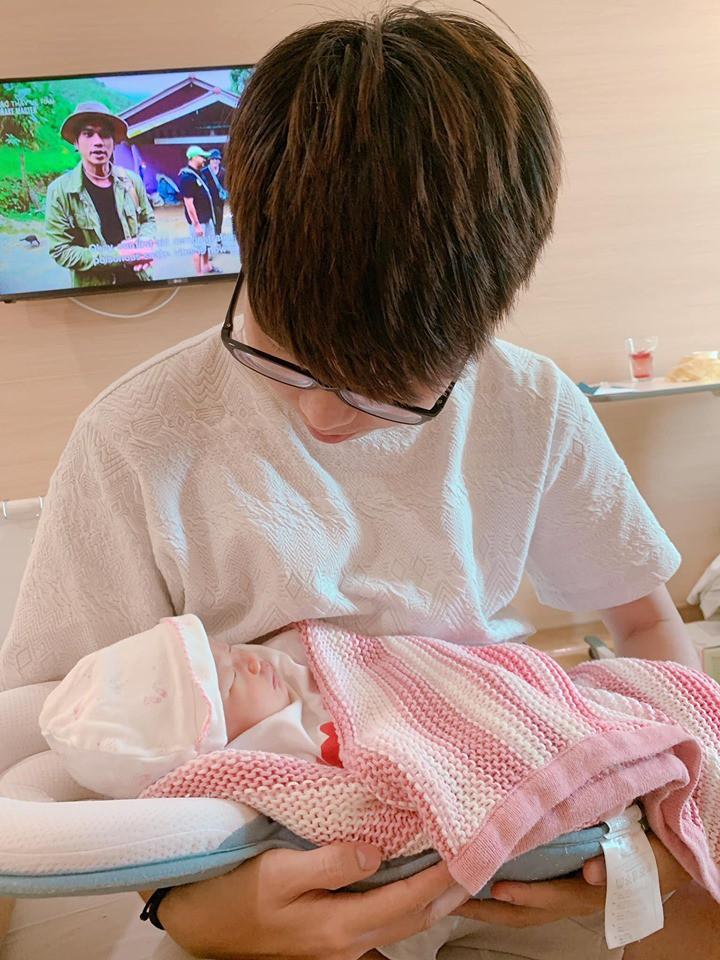 Bị chồng gạ gẫm sau chưa đầy 1 tháng sinh con, hotmom đình đám có màn né đạn cực lầy-4