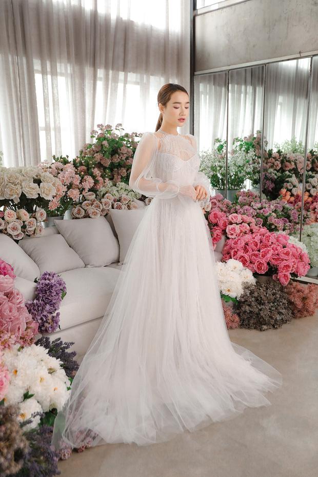Nhã Phương mặc váy cưới siêu gợi cảm nhưng sao vòng 1 lại kỳ quặc thế này?-2