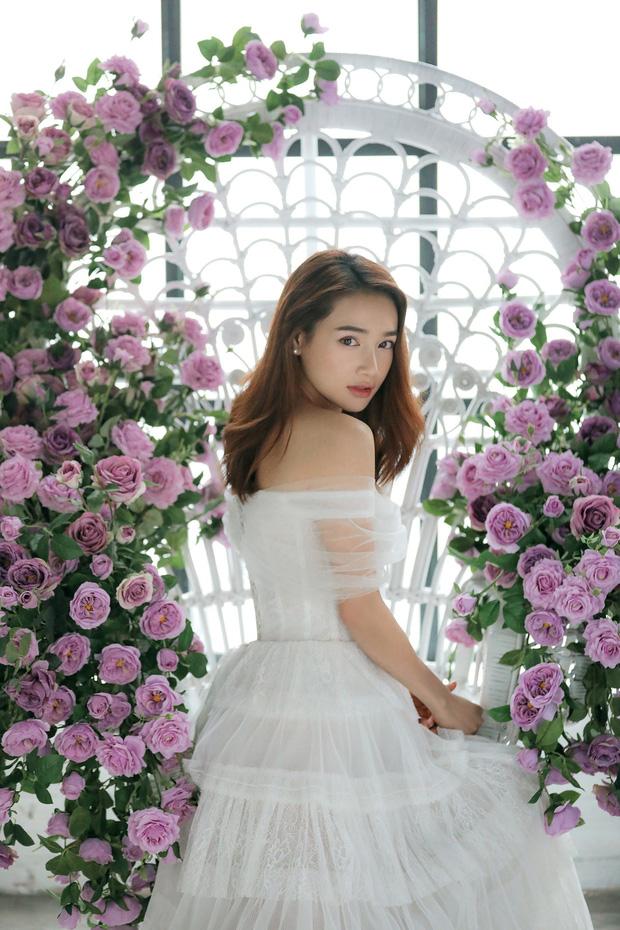 Nhã Phương mặc váy cưới siêu gợi cảm nhưng sao vòng 1 lại kỳ quặc thế này?-12