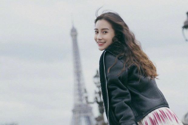 Rosé BlackPink xinh đẹp nổi bật giữa một rừng khách mời mặc đồ đen nhưng phải trừ điểm nhẹ vì đầu gối củ lạc-12