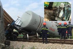 Xe tải vượt đường sắt, tàu hỏa chở hàng đứt khúc la liệt ở Nghệ An