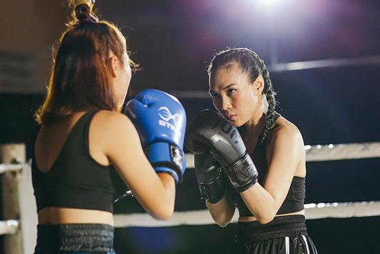 Chẳng anh người yêu nào dám từ chối khi nhìn Mỹ Tâm trổ tài đấm boxing kinh dị thế này!