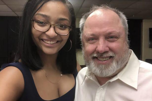 Sau cặp đũa lệch ở Cao Bằng, dân mạng lại xôn xao chuyện tình cặp bố - con hơn nhau 32 tuổi-1