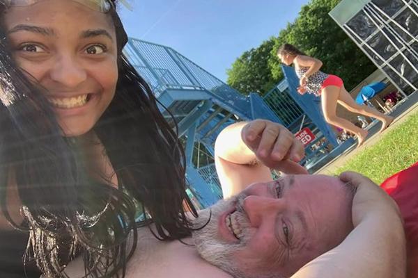 Vừa nghèo vừa xấu, anh chàng nặng 120kg lại quen toàn bạn gái xinh đẹp làm xôn xao dân mạng-7