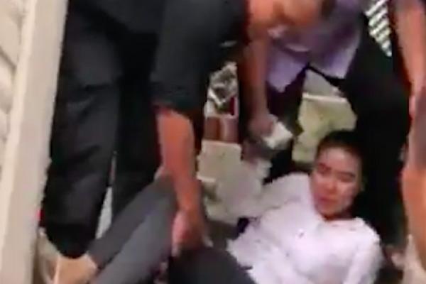 Công an đã làm việc với thẩm phán, giảng viên cùng nhóm người lạ bị tố xông vào nhà dân bắt cóc 3 cháu nhỏ-3