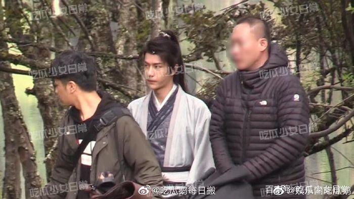 Những bức ảnh của Vương Nhất Bác trên phim trường Hữu phỉ được tung ra, fan xuýt xoa khen ngầu-5