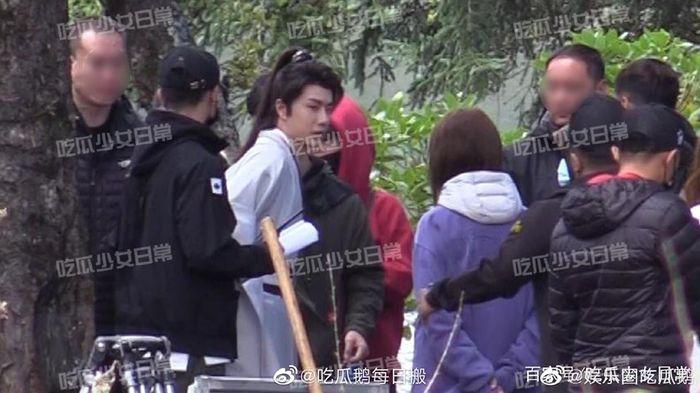 Những bức ảnh của Vương Nhất Bác trên phim trường Hữu phỉ được tung ra, fan xuýt xoa khen ngầu-6