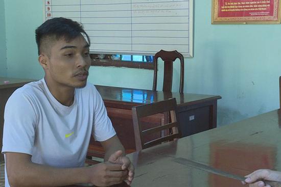 Chém cán bộ y tế rớt cánh tay vì cho rằng dụ dỗ vợ mình