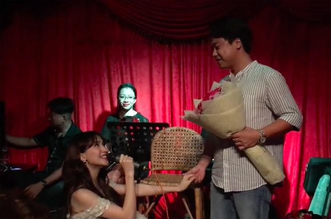 Bị đồn theo chồng bỏ cuộc chơi, Hòa Minzy tuyên bố: Quan trọng gì cưới xin-4