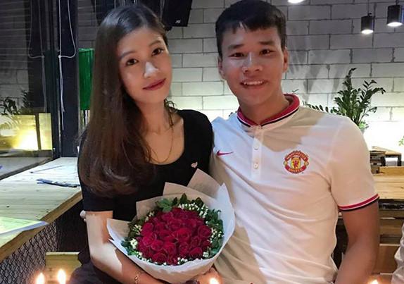 Bạn gái hậu vệ CLB Hà Nội: Làm vợ khó lắm, nhất là vợ cầu thủ-1