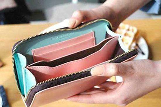 Để thứ này trong ví đừng hỏi vì sao tiền tài cứ mãi 'bốc hơi', Thần Tài muốn giúp cũng chẳng được