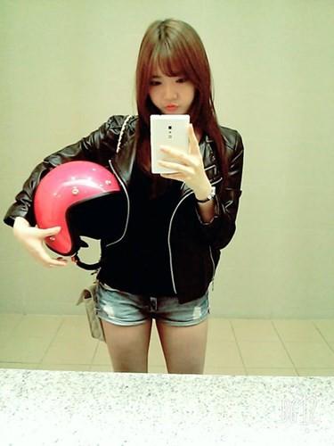 Ai cũng biết Hari Won có 2 em gái nhưng nhan sắc cô thứ 2 làm ai cũng phải ngước nhìn vì quá nổi bật-6