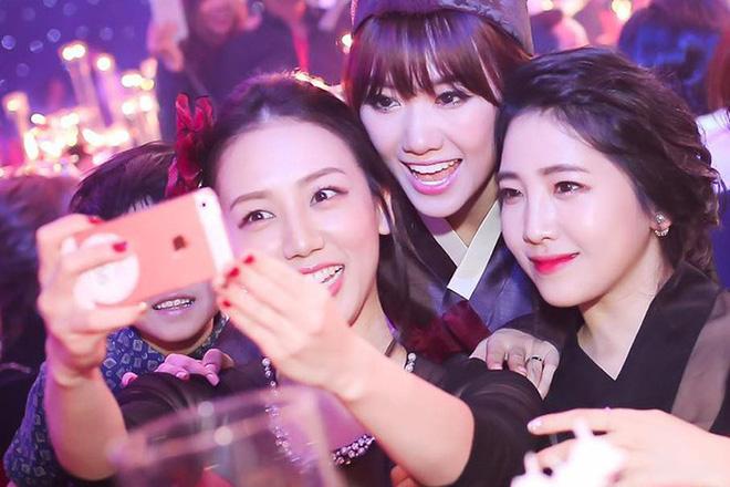 Ai cũng biết Hari Won có 2 em gái nhưng nhan sắc cô thứ 2 làm ai cũng phải ngước nhìn vì quá nổi bật-4