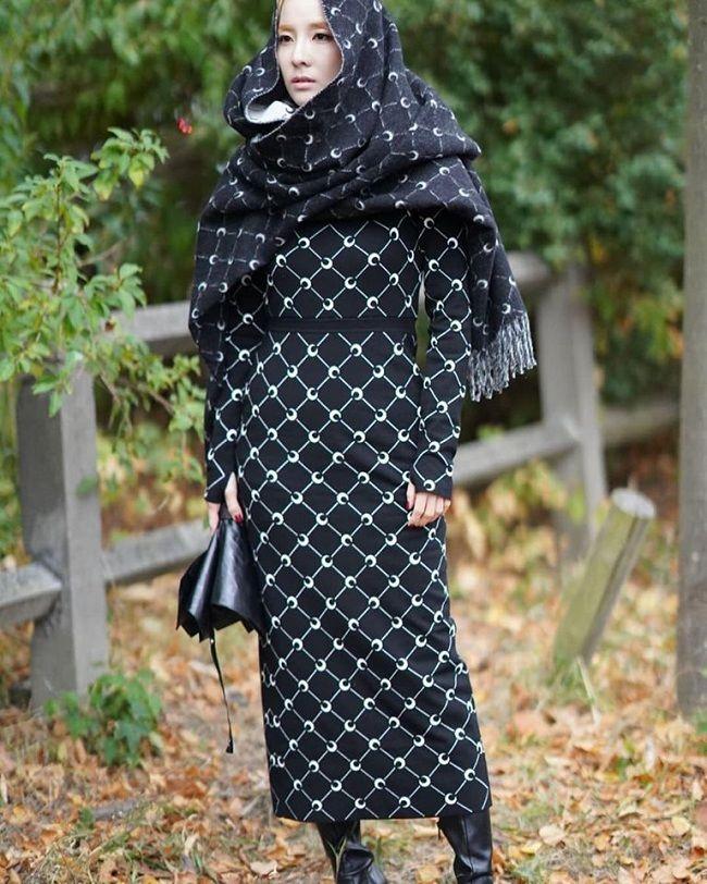 Dara trùm khăn kín mít vẫn sang chảnh vô đối tại Paris Fashion Week-1