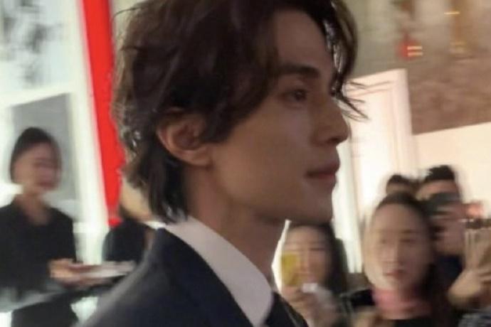 Sở hữu gen hiếm tới mức chỉ 1% người Hàn có được, bảo sao Lee Dong Wook đẹp cực phẩm đến vậy-4