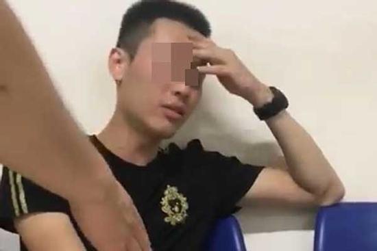 Vợ đau đẻ la hét trong phòng, chồng ở bên ngoài chờ khóc đỏ mắt vì thương vợ