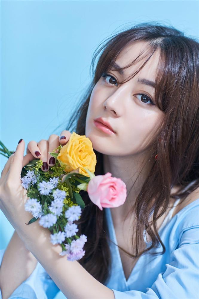 Angela Phương Trinh make up thảm họa không nhận ra - Mỹ Tâm đừng đánh son tím lịm thêm lần nào nữa-9