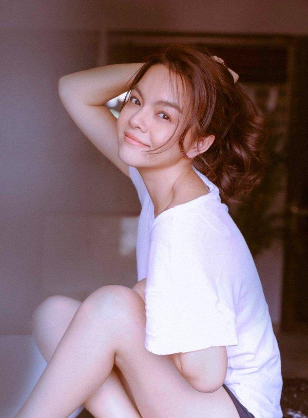 Angela Phương Trinh make up thảm họa không nhận ra - Mỹ Tâm đừng đánh son tím lịm thêm lần nào nữa-7