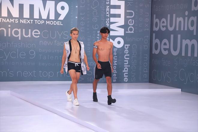 Nam thí sinh mặc váy, rải hoa trong vòng thi đồ bơi ở Next Top Model-1