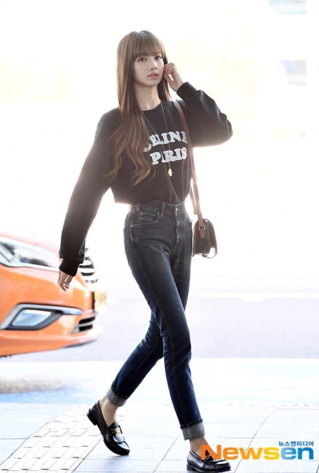 Lisa Black Pink tóc nâu tỏa sáng tại sân bay, thẳng tiến tới Tuần lễ thời trang Paris với hội chị em-2