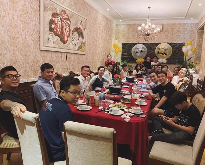 Văn Hậu gọi video cho bạn gái từ Hà Lan giữa tin đồn chia tay-2