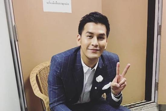 Cùng quẫn vì trầm cảm, MC Thái Lan treo cổ tự tử