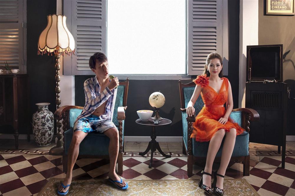 Dân tình sốt xình xịch trước danh tính trai lạ kề vai sát cánh bên Chi Pu trên mọi mặt trận-4