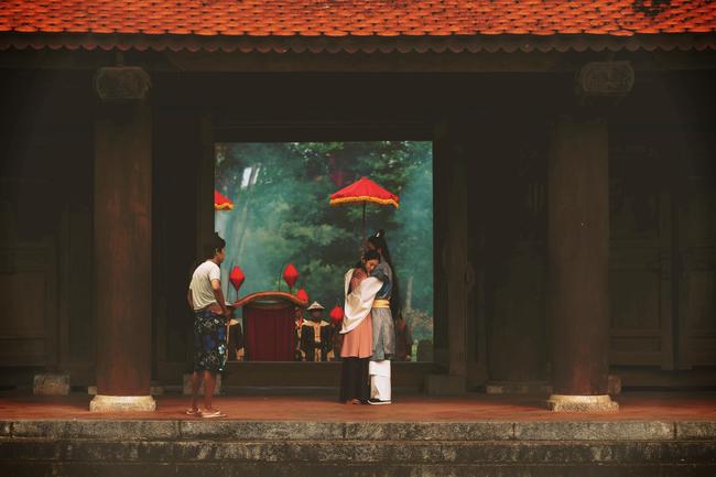 Dân tình sốt xình xịch trước danh tính trai lạ kề vai sát cánh bên Chi Pu trên mọi mặt trận-7