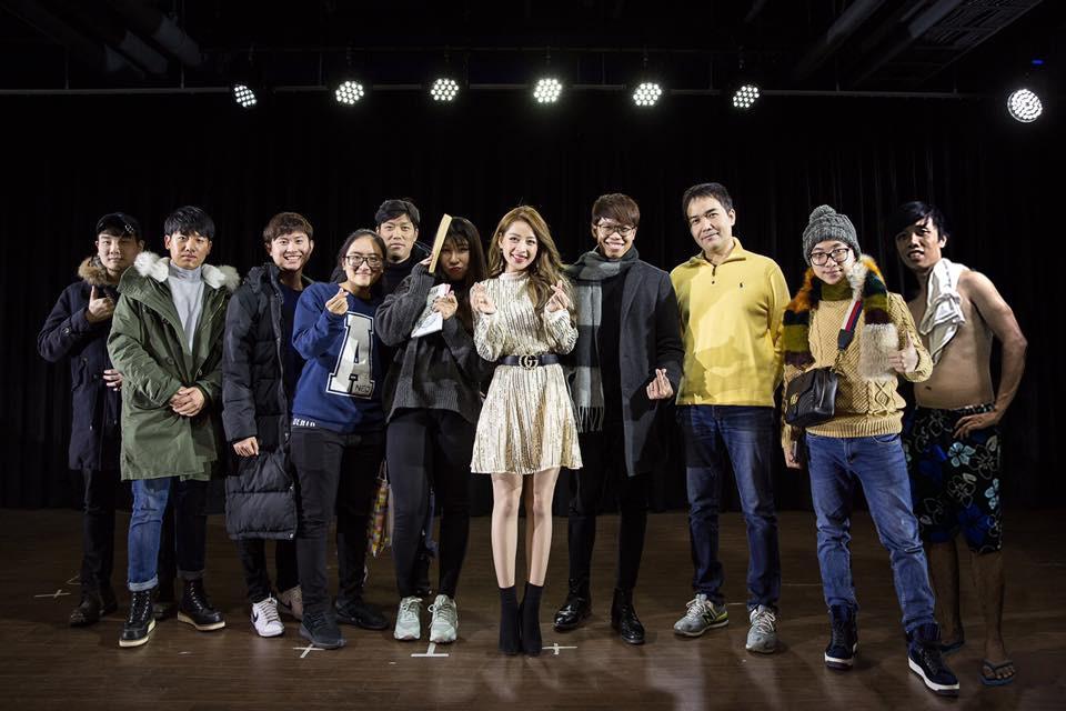 Dân tình sốt xình xịch trước danh tính trai lạ kề vai sát cánh bên Chi Pu trên mọi mặt trận-12