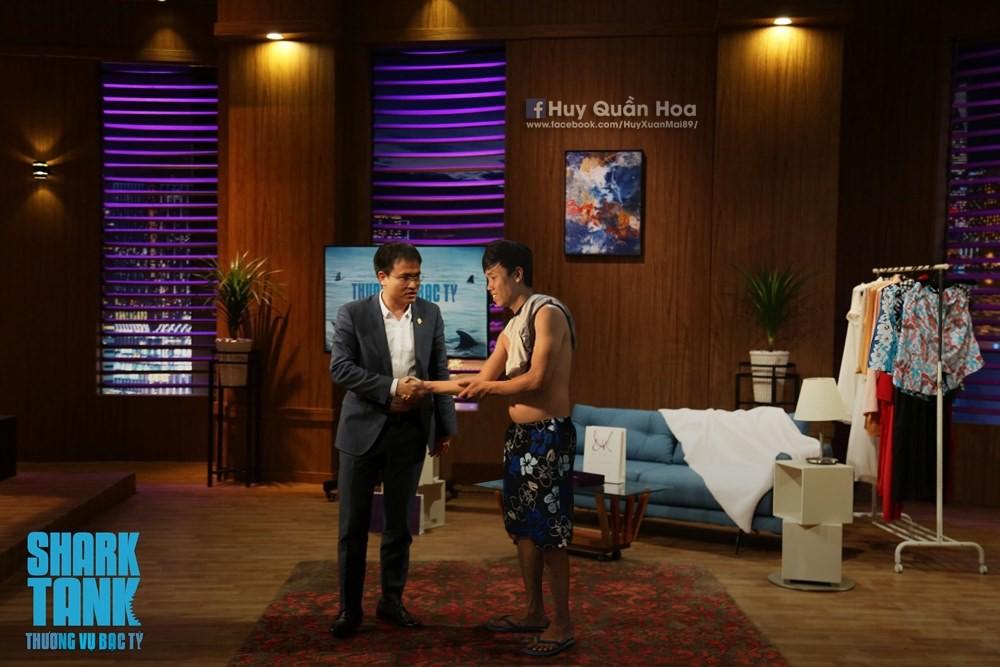 Dân tình sốt xình xịch trước danh tính trai lạ kề vai sát cánh bên Chi Pu trên mọi mặt trận-16